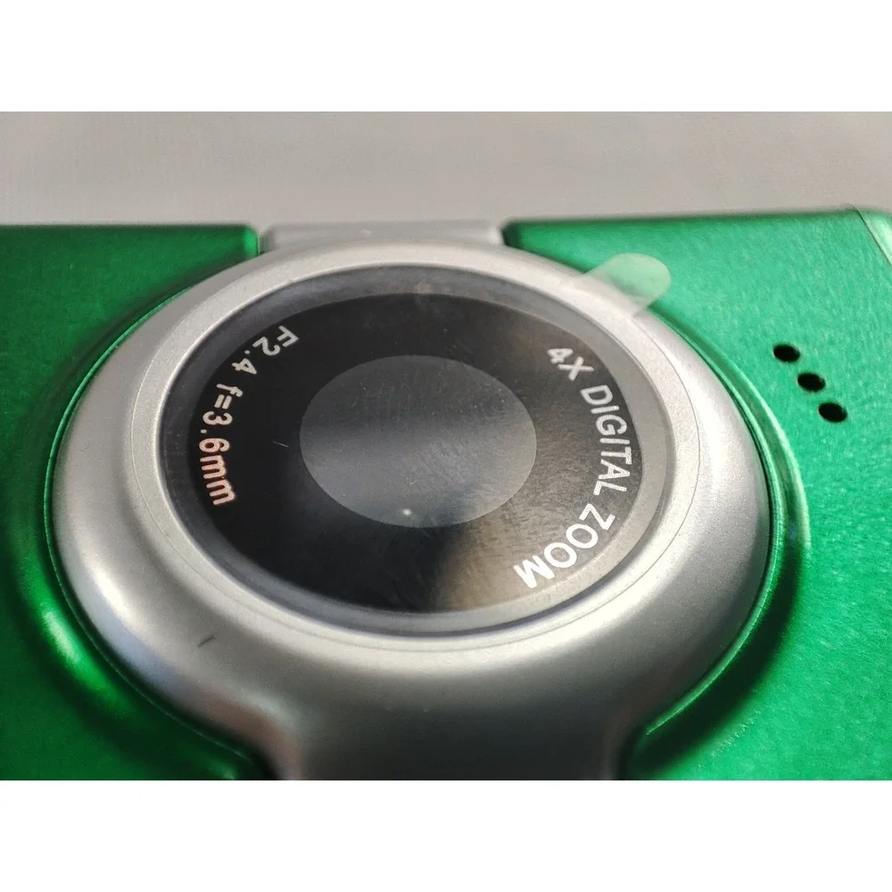Sylvania DV-2100 Digital Video Camera Green 2-in-1 Still & Video Camcorder W Box